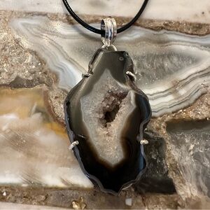 2193 Elegant Black and Silver Geode Necklace
